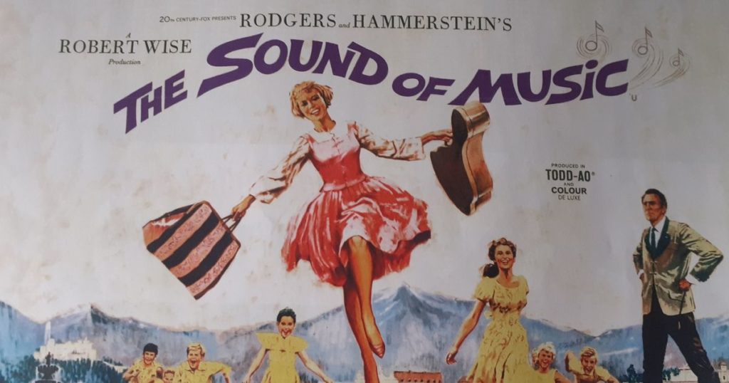 FILMERINNERUNGEN: Sehen Sie, wie Julie Andrews mit einer klassischen Doppelrechnung musikalische Filmmagie geschaffen hat