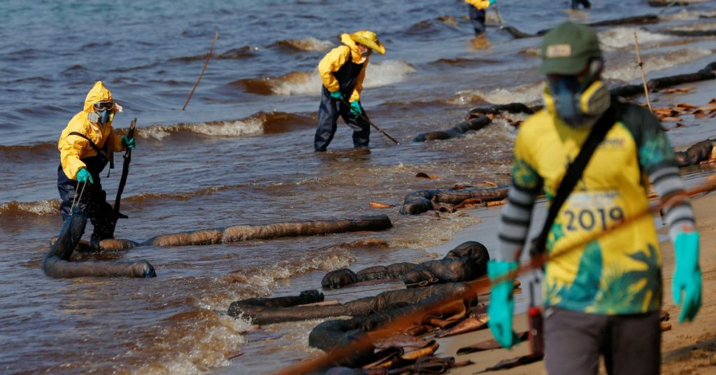Thailändischer Strand nach Ölpest zum Katastrophengebiet erklärt