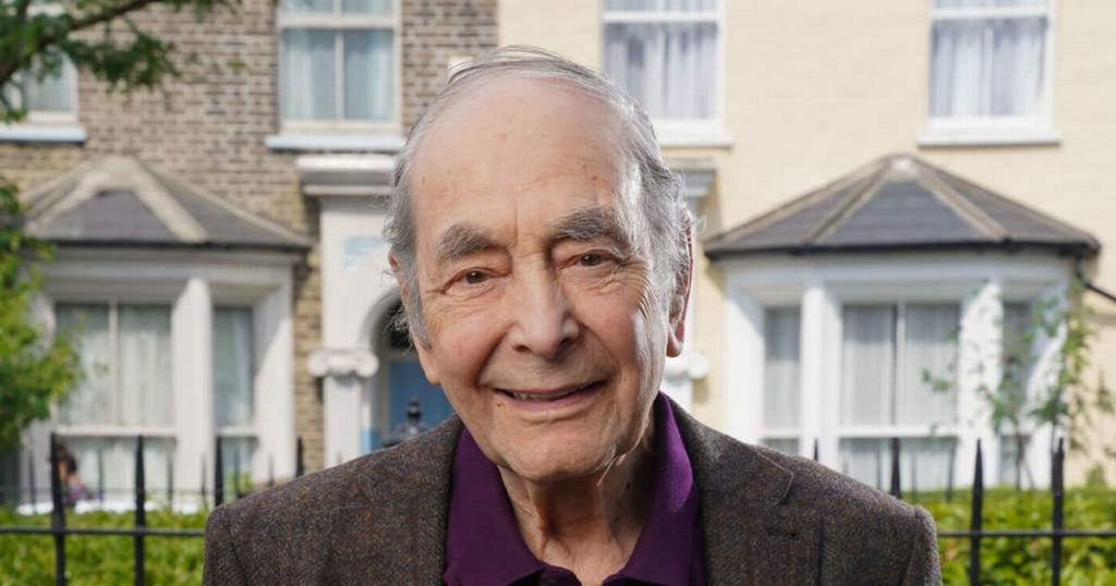 EastEnders Dr Legg Schauspieler Leonard Fenton ist im Alter von 95 Jahren gestorben