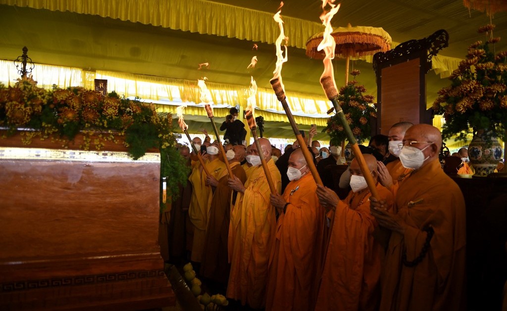 Tausende nehmen an der Beerdigung des buddhistischen Mönchs Thich Nhat Hanh teil |  Religionsnachrichten