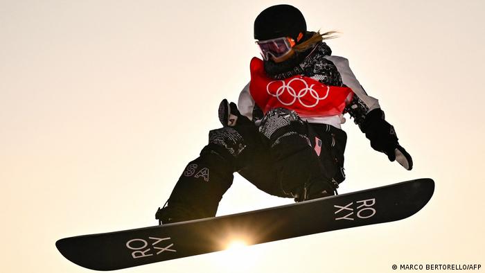 Chloe Kim in Aktion während des Trainings bei den Olympischen Spielen in Peking.