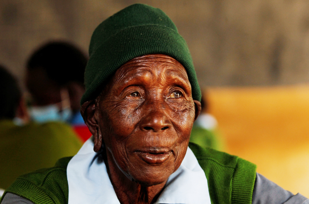 Mit 98 Jahren zurück in der Schule, setzt die Kenianerin ein Beispiel für die nächste Generation