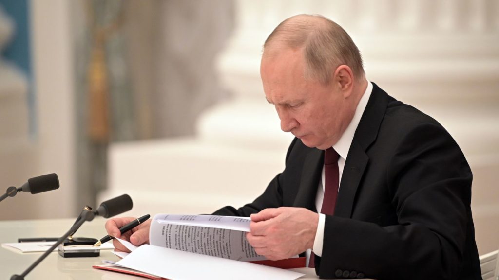 Russland will Mitarbeiter der ukrainischen Botschaft evakuieren, da Putin einen bevorstehenden Krieg signalisiert