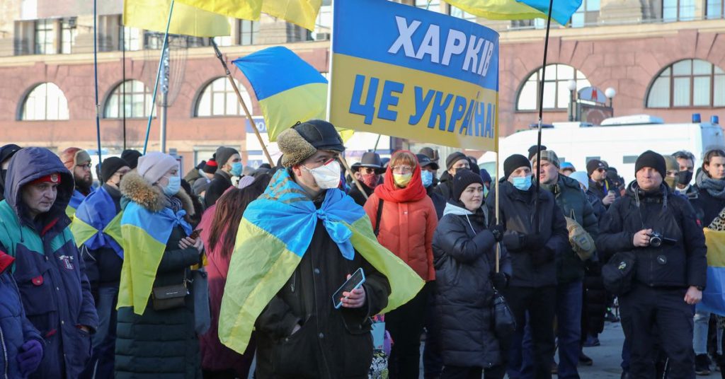 Tausende demonstrieren in einer Stadt nahe der russischen Grenze: „Charkiw ist die Ukraine“.