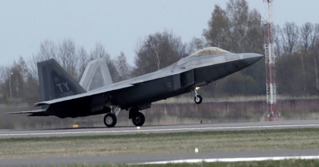 US-Kampfflugzeuge vom Typ F-22 treffen nach Houthi-Angriffen in den Vereinigten Arabischen Emiraten ein