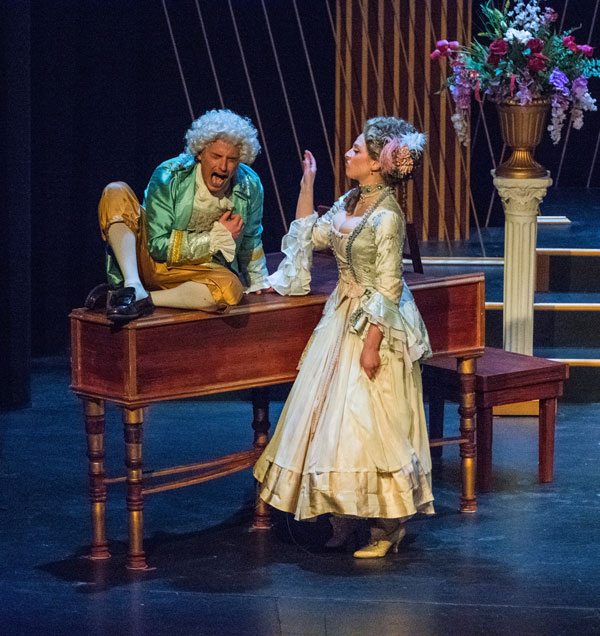 Fotos von "Amadeus"  im Algonquin Arts Theatre