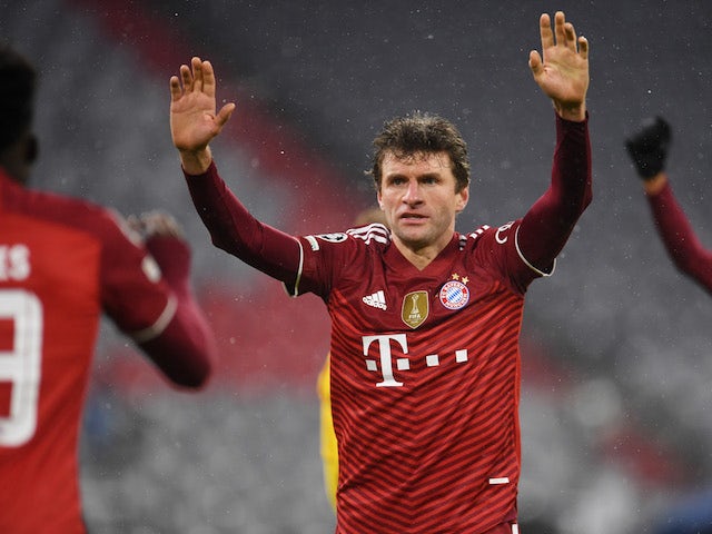 Thomas Müller vom FC Bayern München feiert am 8. Dezember 2021 sein drittes Tor von Jamal Musiala