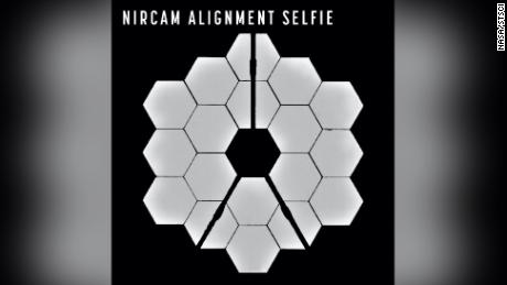Dieses neue "Selfie"  zeigt alle 18 primären Webb-Spiegelsegmente, die Licht von demselben Stern sammeln.
