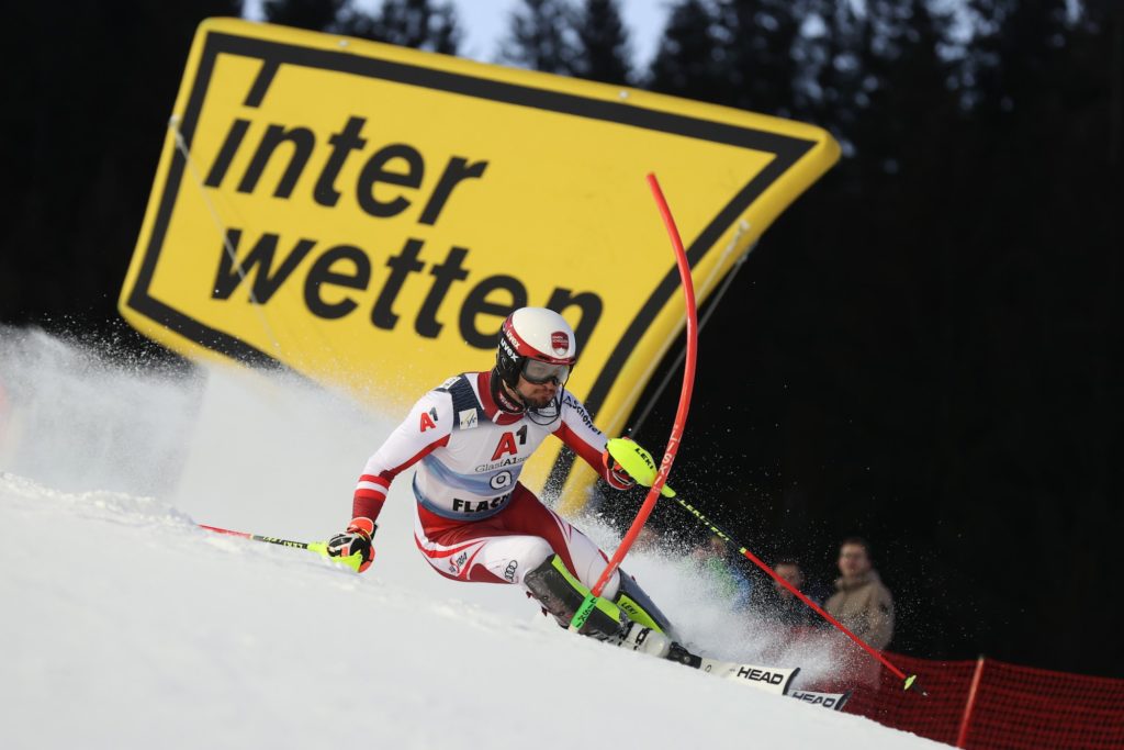 Der österreichische Skifahrer Strolz übernimmt die Führung im Slalom von Flachau