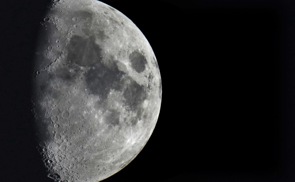 Weltraumschrott auf Kollisionskurs mit 5.800 Meilen pro Stunde mit dem Mond
