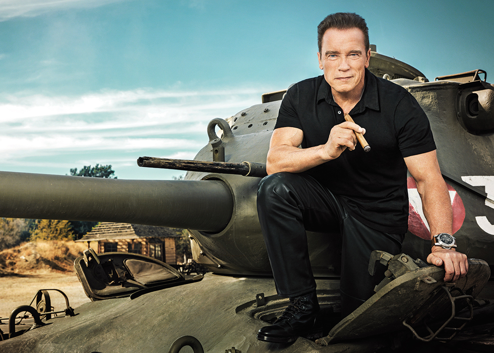 Arnold Schwarzenegger entspannt sich in seinem Tank 331, und die beiden haben eine Geschichte
