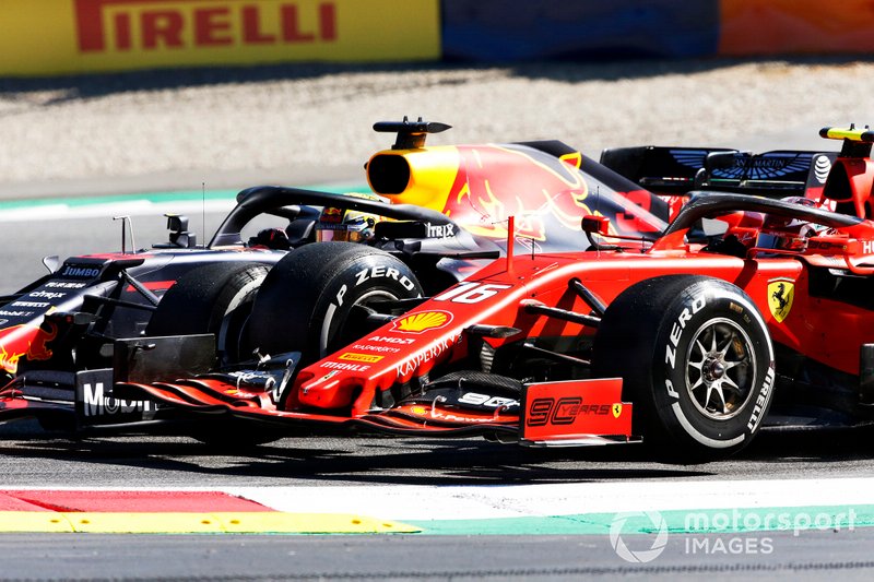 Max Verstappen, Red Bull Racing RB15 kollidiert mit Charles Leclerc, Ferrari SF90