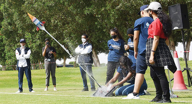 Die Emirates Aviation University veranstaltet in Zusammenarbeit mit Boeing - The Island den 5. jährlichen Wasserraketenwettbewerb