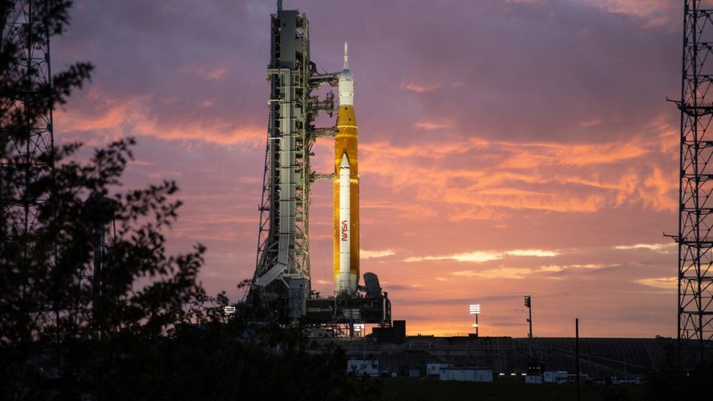 Die NASA startet Artemis 1-Mondrakete nach gescheiterten Betankungsversuchen von der Startrampe