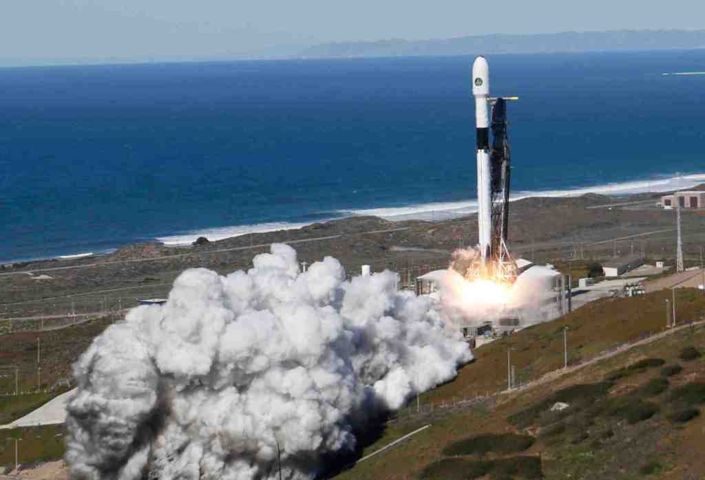 Einige könnten eine Lichtshow am frühen Morgen bekommen, wenn SpaceX am Samstag einen Satelliten startet – Daily News