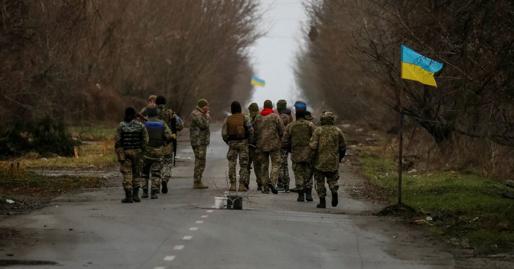 Ukrainer verfluchen russische Invasoren, während tote Zivilisten in befreiten Städten gefunden werden