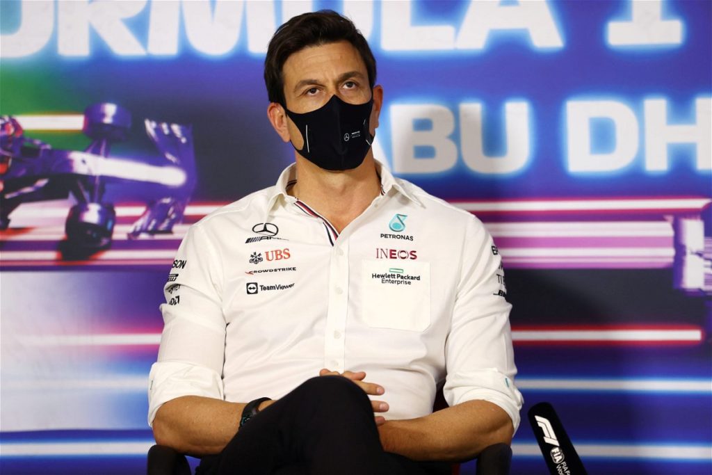 „Hätte mir keinen besseren Fahrer wünschen können“: Wolff lobt Lewis Hamilton als Teil des starken Mercedes F1-Versprechens