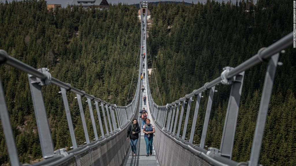 Einweihung der längsten Hängebrücke der Welt in der Tschechischen Republik