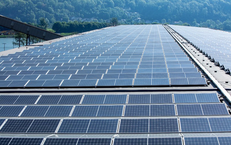 Borealis installiert ein 1 MWp Solarmodul auf dem Dach einer Fabrik in Oberösterreich