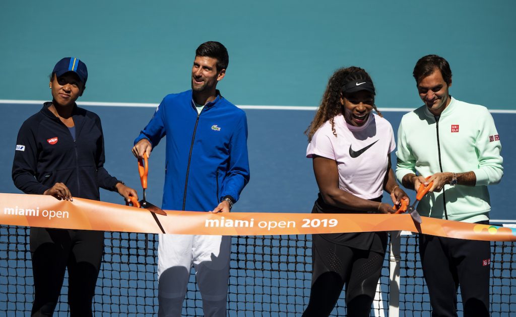 Naomi Osaka, Novak Djokovic, Serena Williams und Roger Federer durchschnitten 2019 das Band für den neuen Stadium Court im Hard Rock Stadium