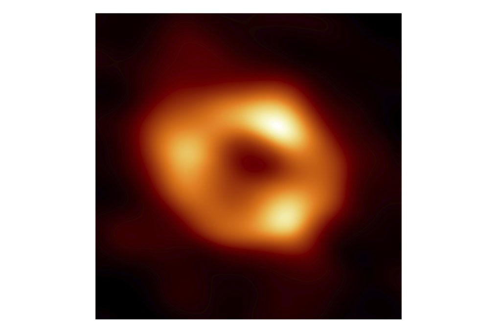 Erstes Bild eines Schwarzen Lochs im Zentrum der Milchstraße aufgenommen
