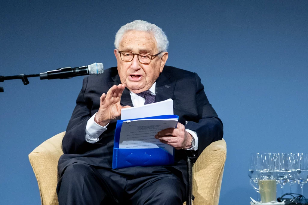 Henry Kissinger sagt, die Ukraine solle Russland Gebiete überlassen, um den Krieg zu beenden