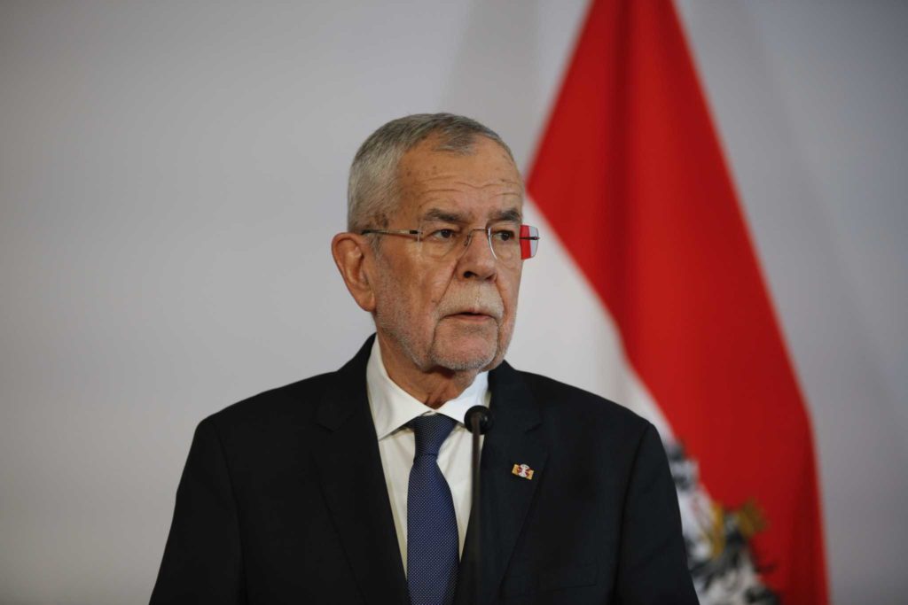 Österreichischer Bundespräsident strebt nach holpriger Amtszeit Wiederwahl an