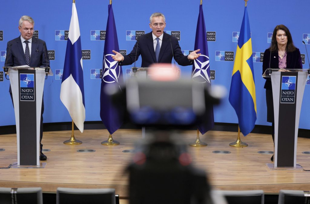Schwedische und finnische Delegationen führen Gespräche mit der NATO in der Türkei