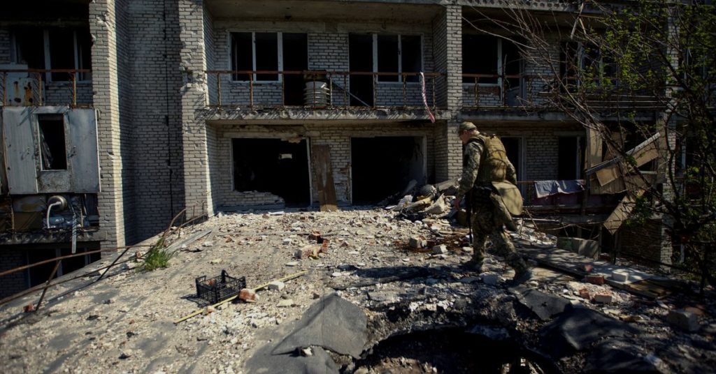 Schwere Kämpfe, als russische Truppen in die Außenbezirke von Sievierodonetsk vordringen