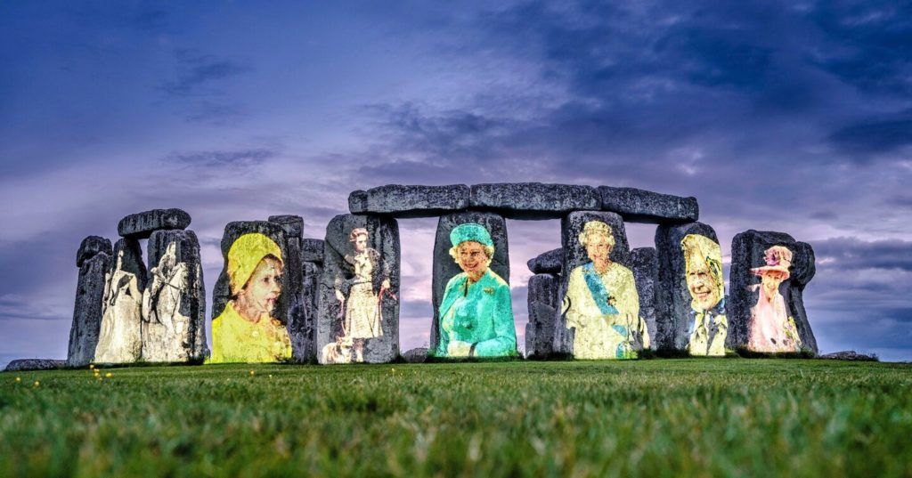 Stonehenge-Bilder von Königin Elizabeth II. lösen vor dem Platin-Jubiläum Kontroversen aus