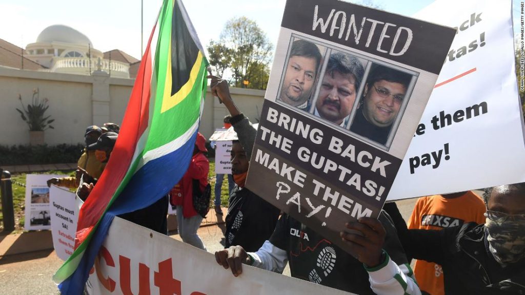 Die Gupta-Brüder warten nach Jahren der Zuflucht in den Vereinigten Arabischen Emiraten auf die Auslieferung nach Südafrika