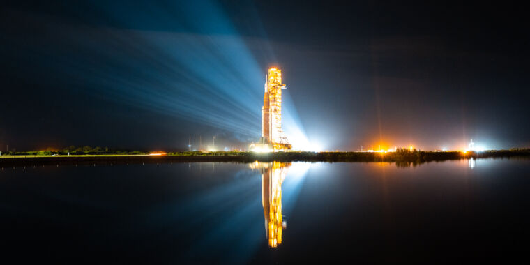 Die NASA zählt bis 29 Sekunden nach dem Start der großen SLS-Rakete herunter