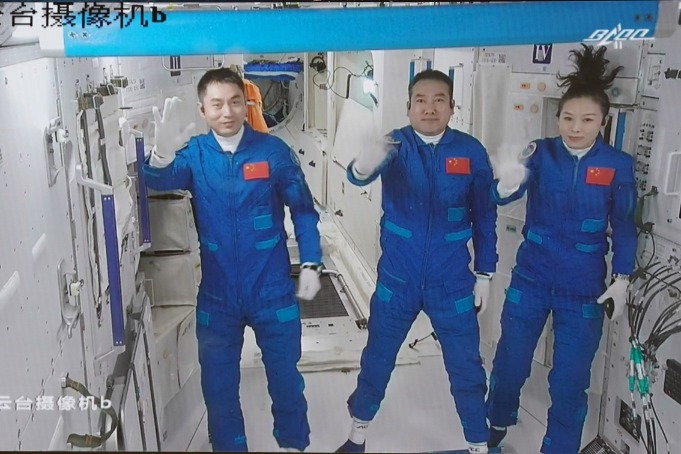 Shenzhou XIII Astronauten erhalten Ehrenmedaillen