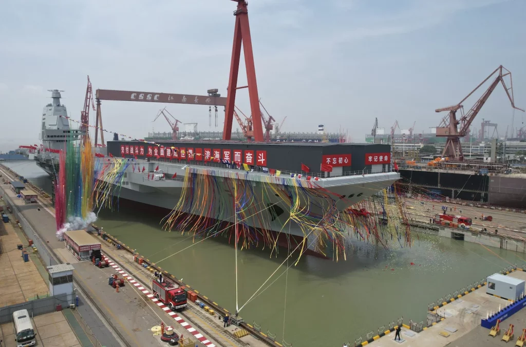 China startet dritten Flugzeugträger, Fujian