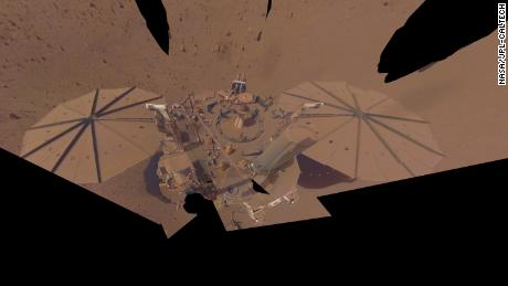Das neueste Mars-Lander-Selfie von InSight zeigt, warum seine Mission endet