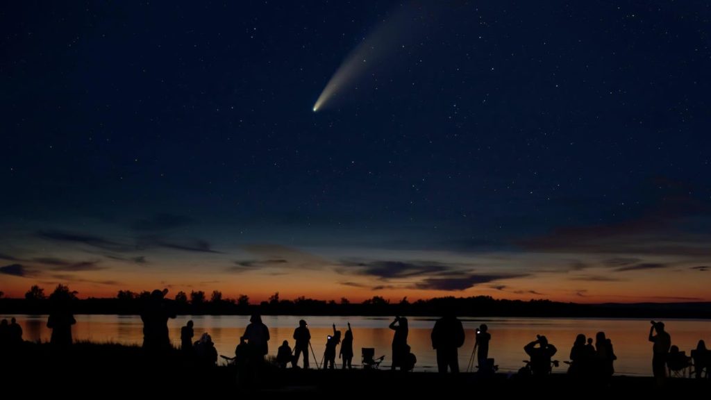 Wie (und wann) man beobachten kann, wie der riesige Komet K2 die Erde passiert