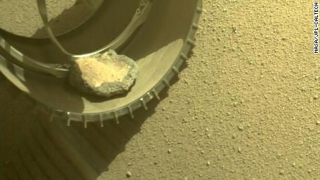 Der Rover Perseverance hat auf dem Mars einen Freund gefunden