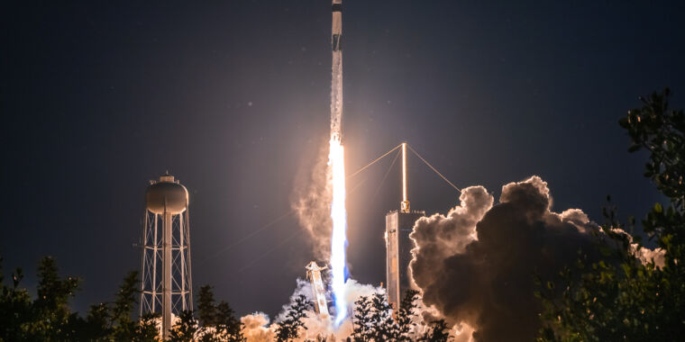 SpaceX startet jetzt 10 Raketen für jede von seinem Hauptkonkurrenten