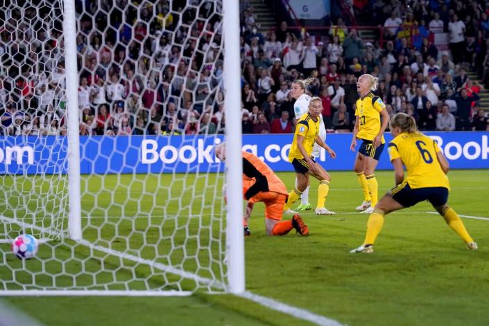 Englands Alessia Russo erzielte eines der Tore des Turniers mit einem frechen Hacken im Halbfinale gegen Schweden (Danny Lawson/PA) (PA Wire)