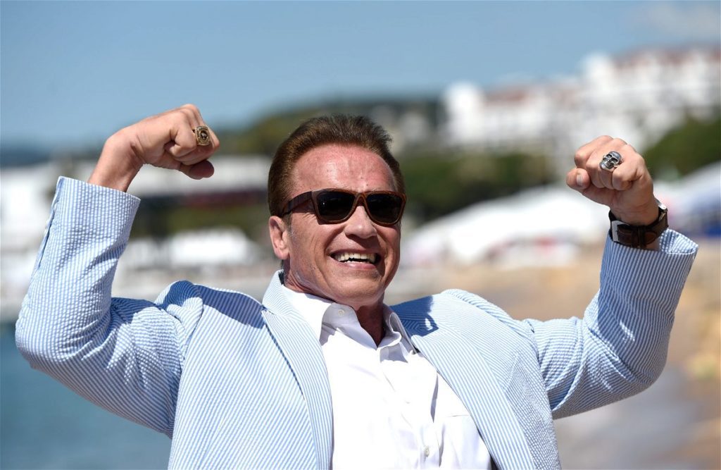 Das entdeckte Video zeigt Arnold Schwarzenegger, der zu seinem 74. Geburtstag über 250 Pfund wiegt