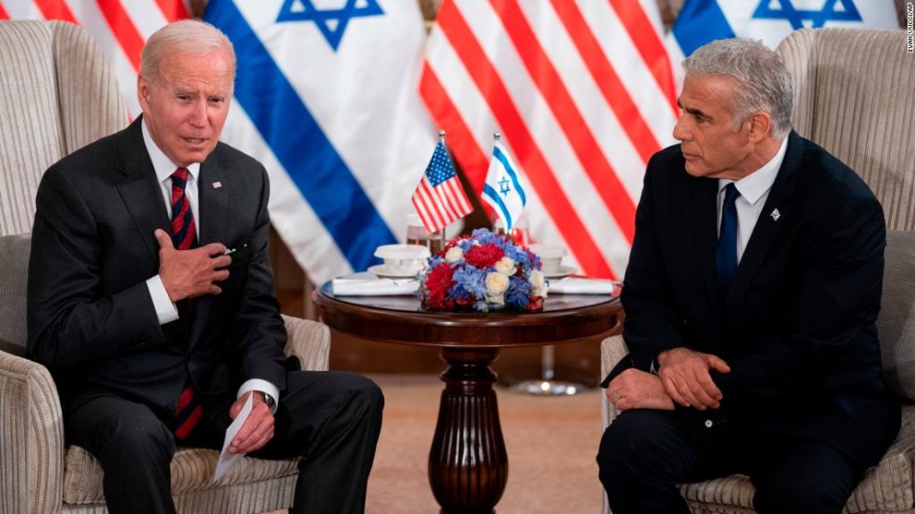 Biden trifft sich mit dem saudischen Kronprinzen ohne anwesenden König, da er nicht verspricht, über den Mord an Khashoggi zu sprechen