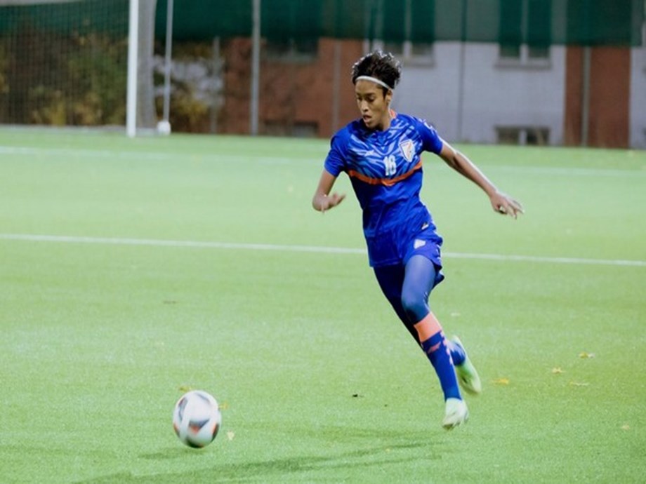 Mittelfeldspieler Manisha Kalyan unterschreibt einen Zweijahresvertrag bei Apollon Ladies FC