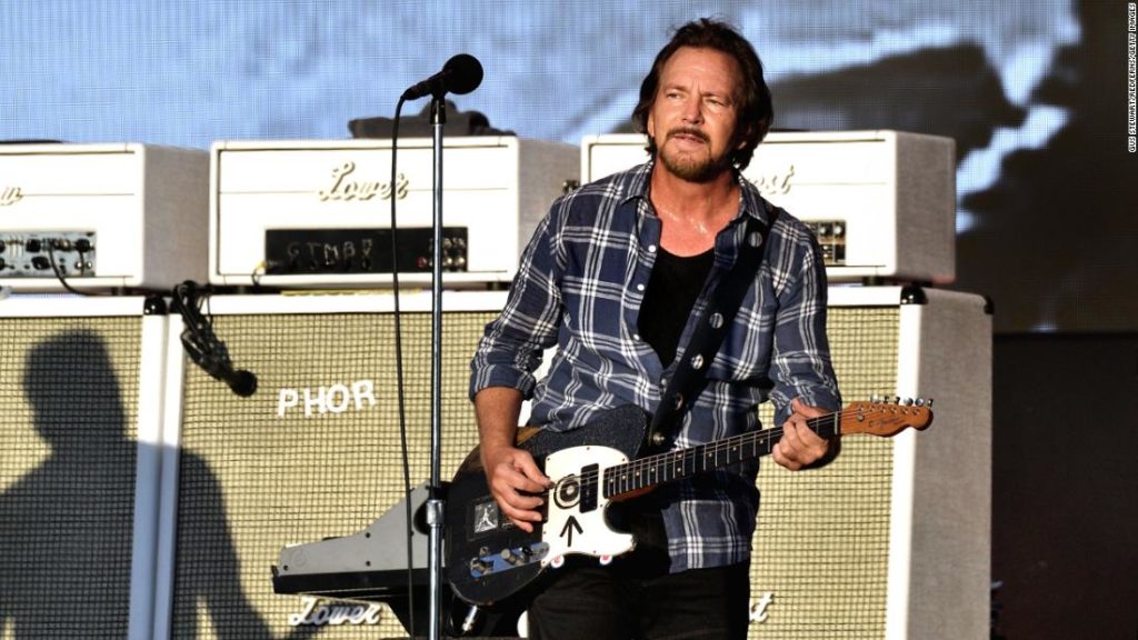 Pearl Jam sagt Konzert in Wien ab, nachdem Hitze Eddie Vedders Kehle geschädigt hat