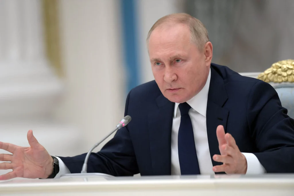 Putin fordert den Westen auf, Russland auf dem Schlachtfeld zu bekämpfen: „Lasst sie es versuchen“