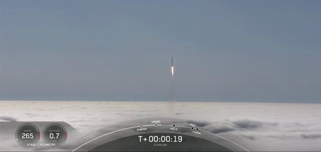SpaceX startet 46 Satelliten und landet eine Rakete auf einem Schiff auf See