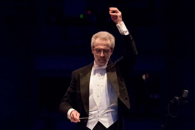 Dirigent Semyon Lohss wird das Solano Symphony erneut durch eine Saison mit fünf Konzerten führen, die am 9. Oktober im Vacaville Performing Arts Theatre beginnt.  (Foto hinzugefügt – Solano Symphony)