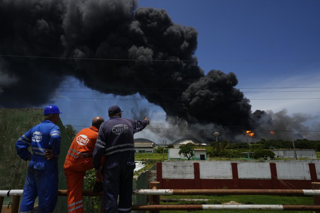 17 Vermisste, 121 Verletzte, 1 Tote bei Brand in kubanischer Ölanlage