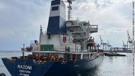 Ein Getreideschiff verlässt zum ersten Mal seit Beginn des Krieges einen wichtigen ukrainischen Hafen