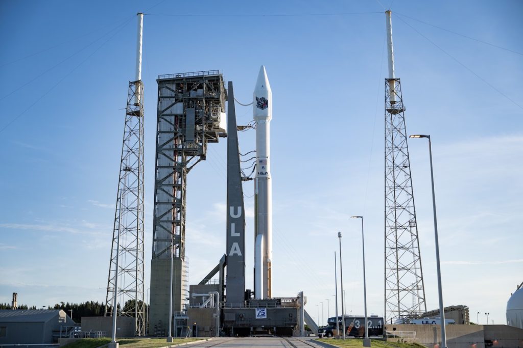 Die Atlas-5-Rakete hebt im Morgengrauen von Cape Canaveral ab – Spaceflight Now