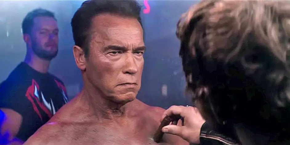 „Du denkst, du bist unzerstörbar“: Der umstrittene 290-Pfund-WWE-Star forderte Arnold Schwarzenegger einmal heraus, mit ihm zu spielen